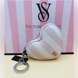 VICTORIA'S SECRET
Heart Pouch Keychain